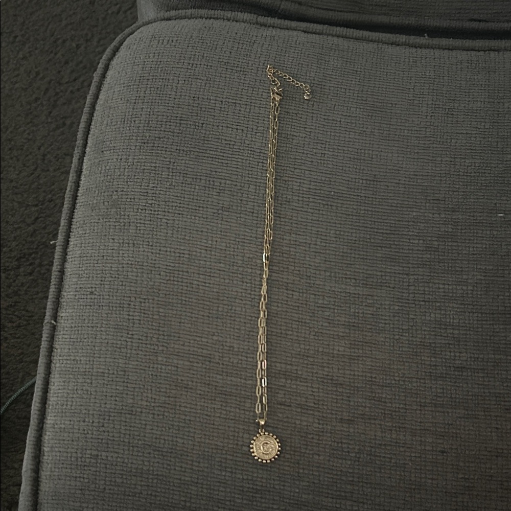 Elegant Gold Pendant Necklace